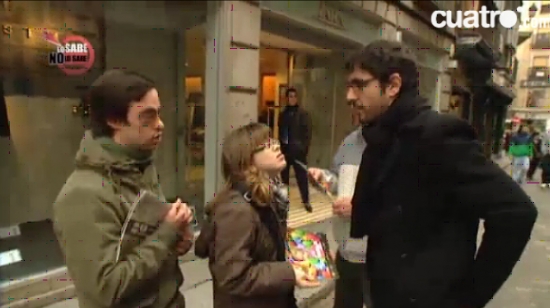 Lucía y Miguel convencieron a Juanra gracias a su simpatía y buen humor. Lucía y Miguel convencieron a Juanra gracias a su simpatía y buen humor.