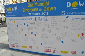 El muro gigante recogió los mensajes de cientos de ciudadanos. 