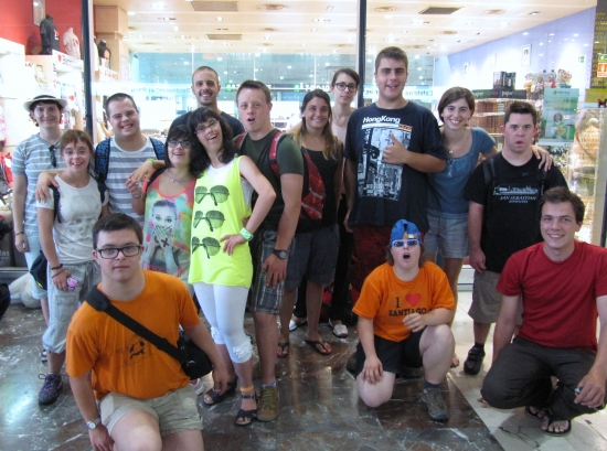 Los jóvenes que han salido de la estación de Sants de Barcelona. Otros cuatro han embarcado en Lleida y tres más se desplazan en furgoneta hasta Sarria. 