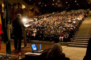 El acto inaugural contó con la presencia de numerosas personalidades y con los más de 600 participantes en el Encuentro 