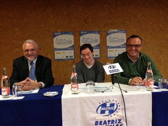 De izda. a dcha.: Mateo Sansegundo, vocal de la Junta Directiva de DOWN ESPAÑA; Miguel Maroto, joven con síndrome de Down; y Lucas Gilaranz, presidente de DOWN TOLEDO. De izda. a dcha.: Mateo Sansegundo, vocal de la Junta Directiva de DOWN ESPAÑA; Miguel Maroto, joven con síndrome de Down; y Lucas Gilaranz, presidente de DOWN TOLEDO.