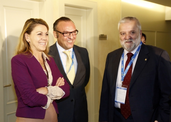Dolores de Cospedal, junto al Presidente de DOWN TOLEDO, Lucas Gilaranz y el Presidente de DOWN ESPAÑA, José Fabián Cámara. 