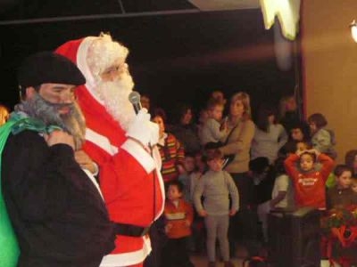 Papá Noel despertó la curiosidad de los más pequeños 