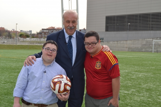 Juan Carlos (izda.), Vicente del Bosque (centro) y Juan Carlos (dcha.). 