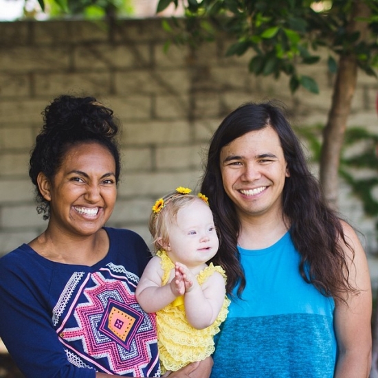 Lara, Sunflower Mae, y Andy esperan dar la bienvenida a un nuevo miembro en su familia. 