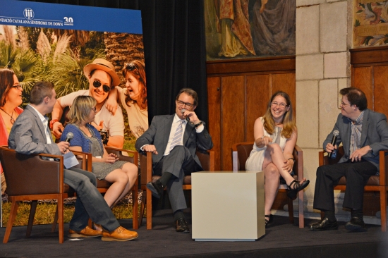 El presidente de la Generalitat, Artur Mas, respondió a las preguntas de cuatro jóvenes con síndrome de Down. 