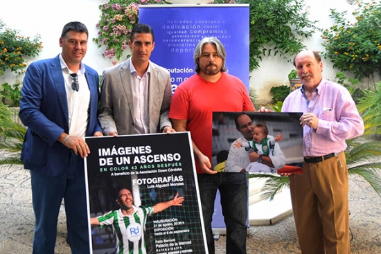 De dcha. a izda.: el presidente de DOWN CÓRDOBA, Luis Guada; El fotógrafo Luis Alguacil; el Diputado de deportes de Córdoba; y el director de Cordobadeporte. De dcha. a izda.: el presidente de DOWN CÓRDOBA, Luis Guada; El fotógrafo Luis Alguacil; el Diputado de deportes de Córdoba; y el director de Cordobadeporte.
