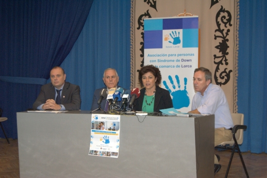 De izda. a dcha.: el director de FUNDOWN, Pedro Martínez, el presidente de FUNDOWN, Diego González, la concejal de ONGs de Lorca, Antonia López, y el presidente de DOWN LORCA, José Ortuño. 