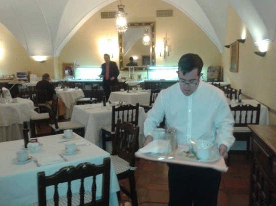 José Ignacio se ocupa de las tareas de comedor. José Ignacio se ocupa de las tareas de comedor.