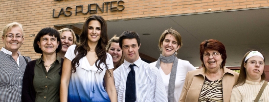 Juana Zarzuela, Kety Saife (C&A), Berta González y dos chicos de 'Las Fuentes' junto a Nuria. Foto: DOWN ESPAÑA 
