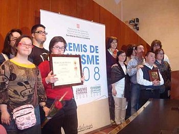 El grupo de DOWN LLEIDA en el momento de la entrega del reconocimiento 