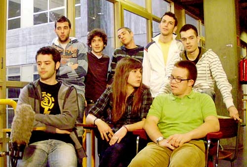 Los alumnos durante la grabación para informativos de TVE. 