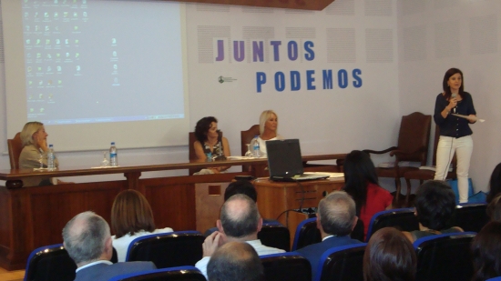 Un momento de la presentación del nuevo curso de ASDOPA, con la Vicepresidenta de DOWN ESPAÑA, Mª Ángeles Agudo, a la izquierda. 