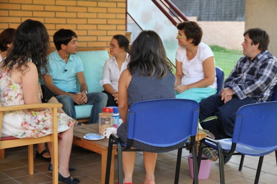 Alejo y Pablo en un momento de la charla con gente de Aprocor. 
