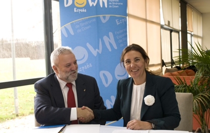 El Presidente de DOWN ESPAÑA, José Fabián Cámara, y la Directora de la Fundación Lex Nova, Montaña Benavides, en la firma del convenio el pasado mes de diciembre. 