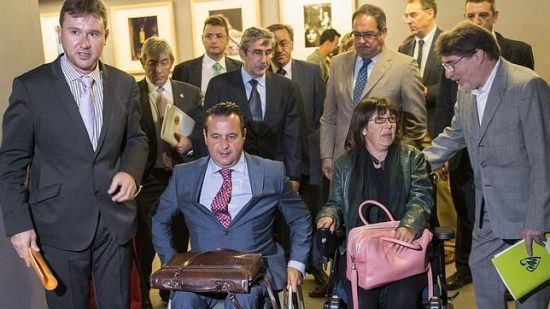 El Director General de Políticas de Apoyo a la Discapacidad, Ignacio Tremiño, en el centro, a su llegada al simposio. El Director General de Políticas de Apoyo a la Discapacidad, Ignacio Tremiño, en el centro, a su llegada al simposio.