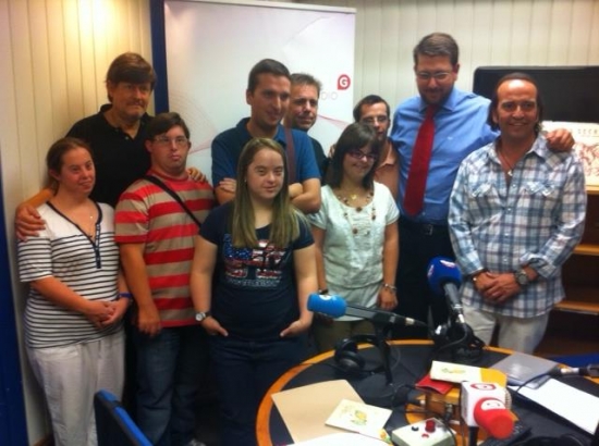 El grupo musical Los Secretos compartió la mañana del sábado con el equipo de Gente Extraordinaria. 