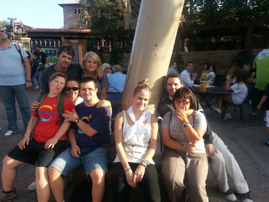 Uno de los grupos de familiares y amigos que asistieron al evento. 