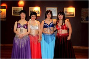 Jóvenes con síndrome de Down aprenden los secretos de la danza del vientre