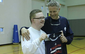 Los “Sixers” de Filadelfia fichan por dos días a un joven con síndrome de Down