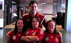 Portada post Jóvenes de ASEDOWN comparten una mañana con los jugadores de la selección española de fútbol