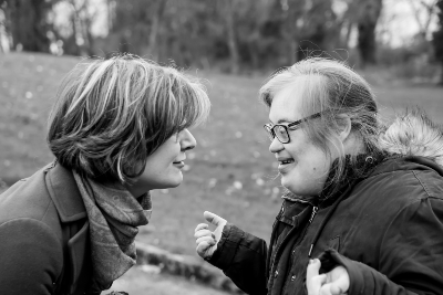 Ir a DOWN ESPAÑA y CREA, unidos para apoyar a las personas con síndrome de Down y Alzheimer y a sus familias